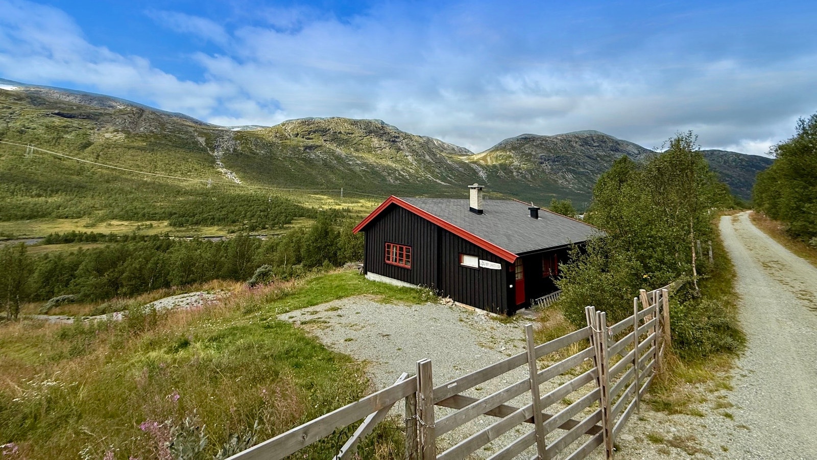 Jevnlig vedlikeholdt. Tilbygd og modernisert fra 2012. Galleribilde