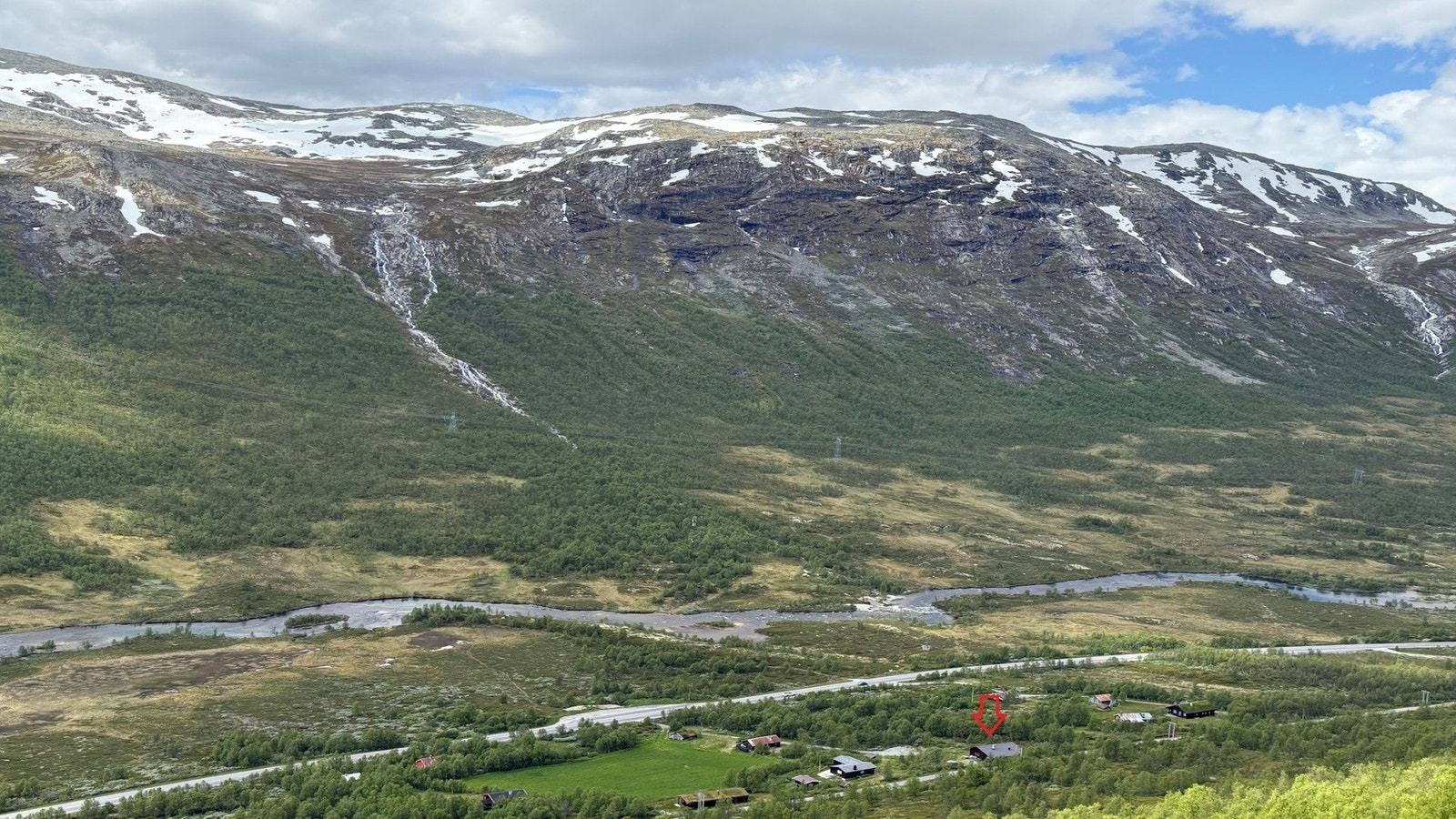 Plassering. Toppturklassikeren Råskardfjellet (1609) i bakgrunn. Galleribilde