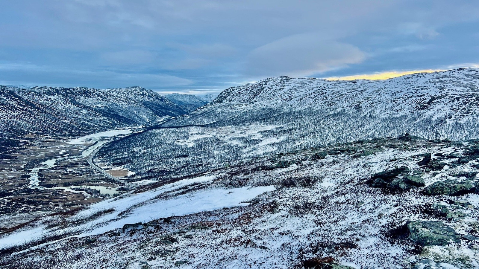 Beliggenhet og fjellområde ved hytta. Galleribilde