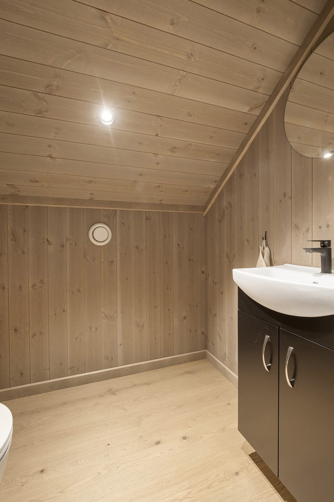 Oppe er det toalettrom. Galleribilde