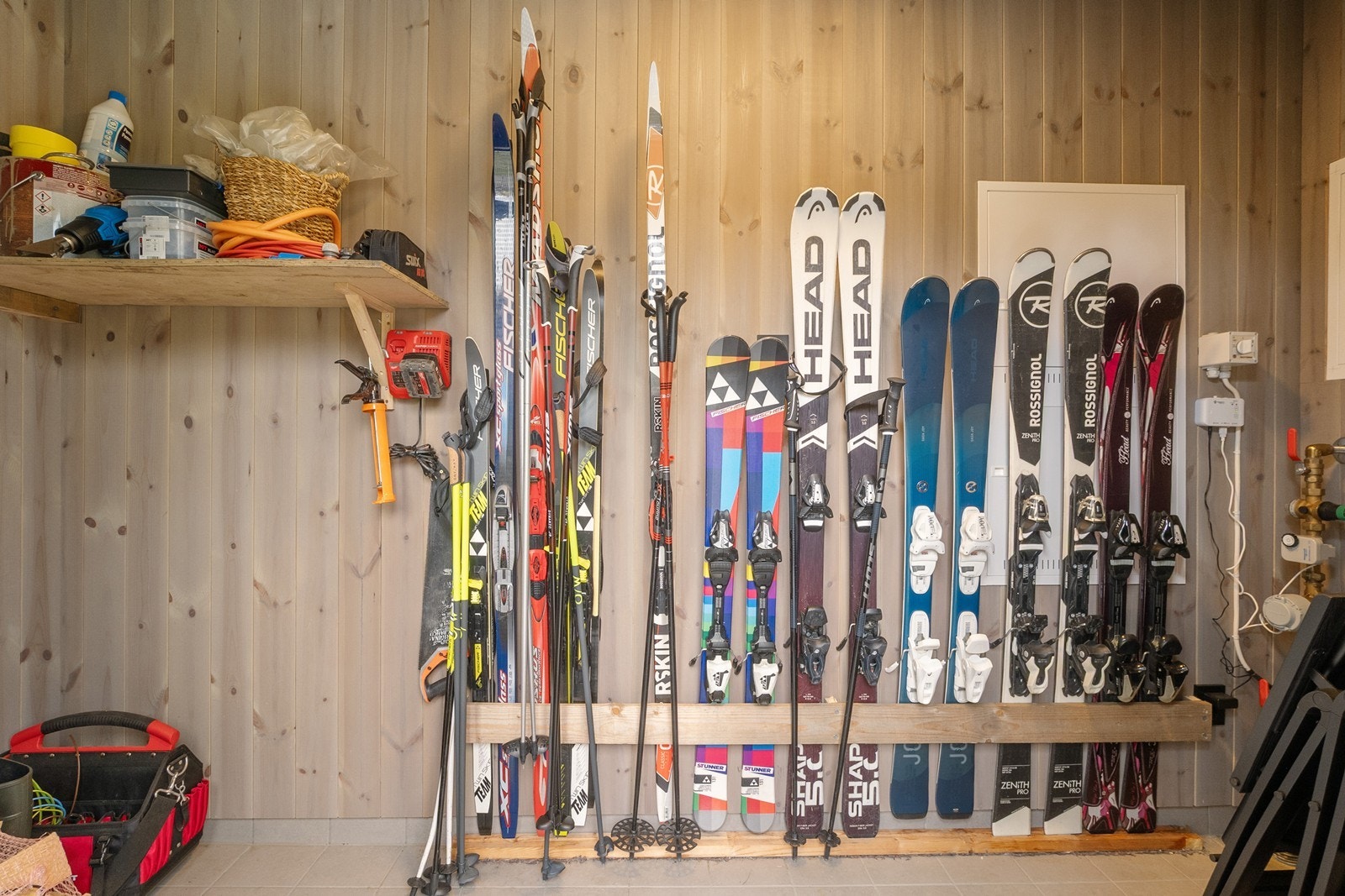 Utvendig bod som er perfekt for oppbevaring av ski. Galleribilde