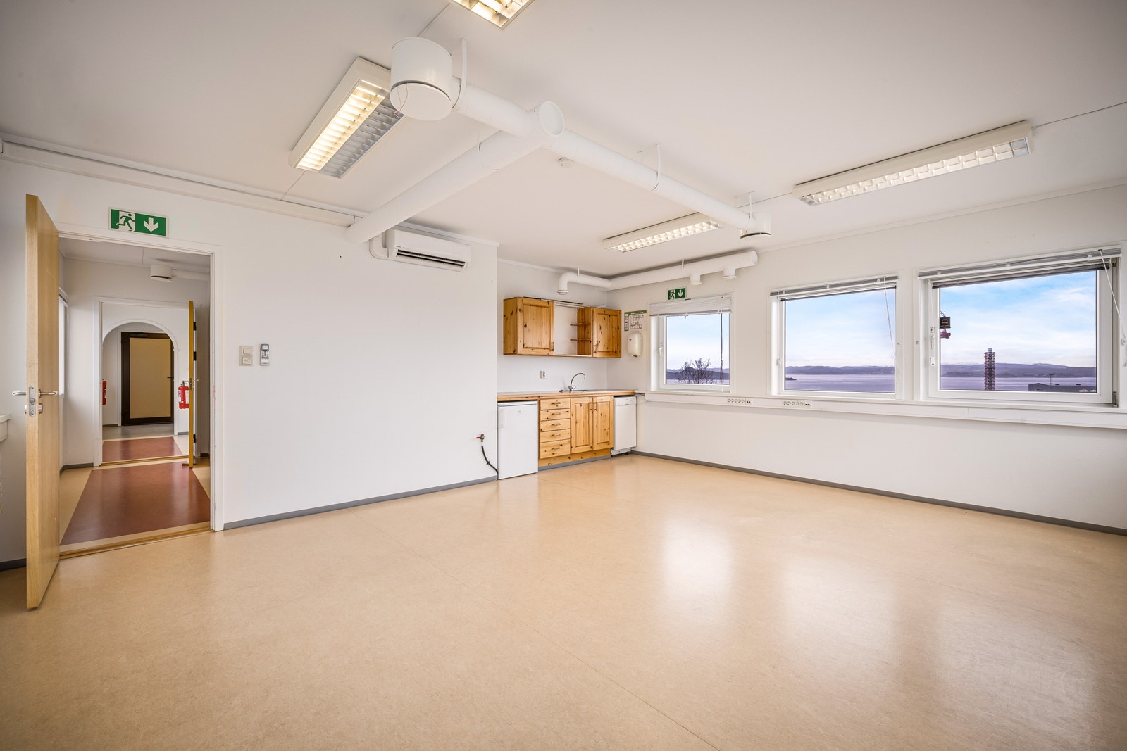 Kontor med kjøkken Galleribilde