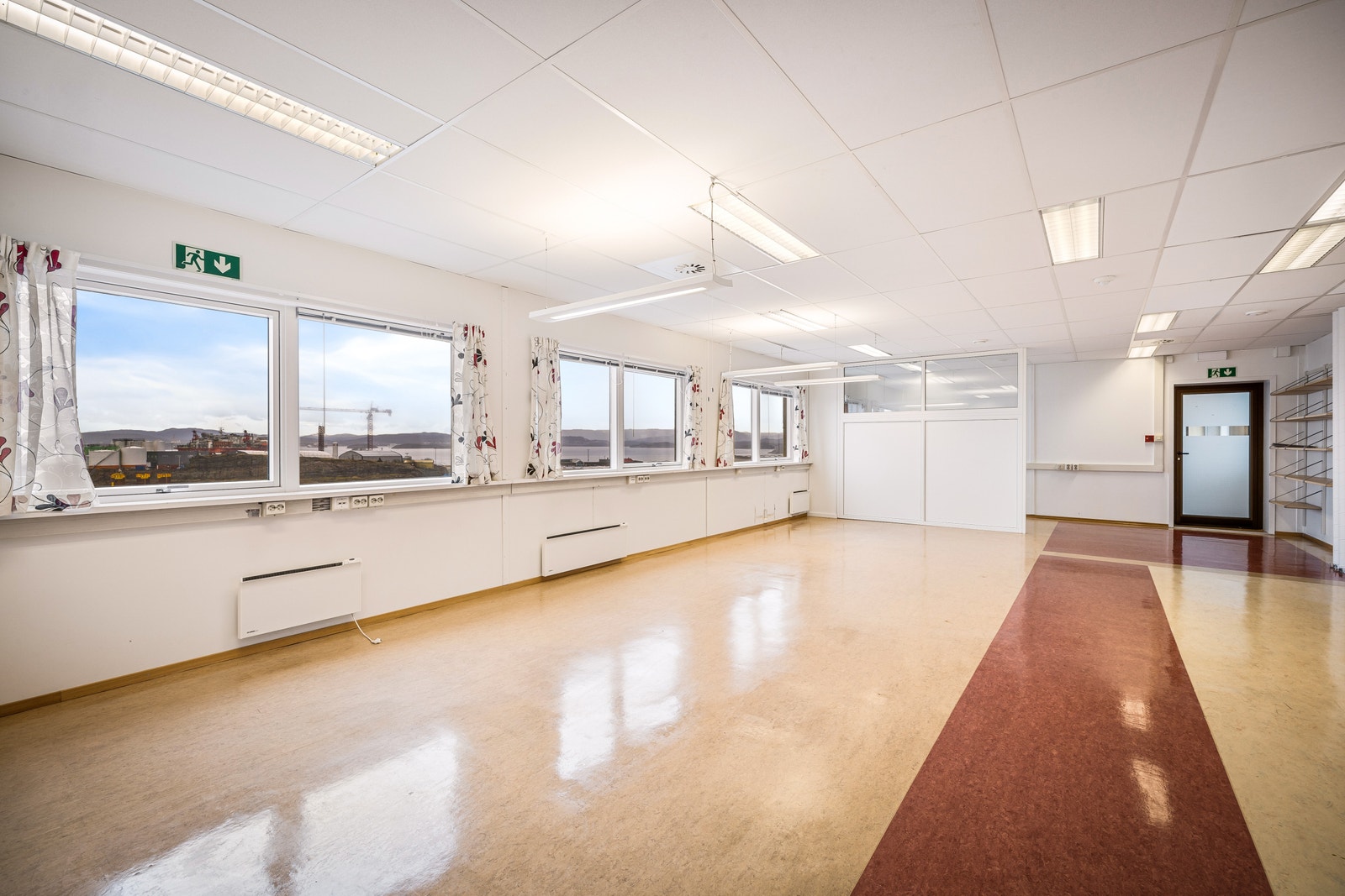 Kontor andre etasje over produksjonshall Galleribilde