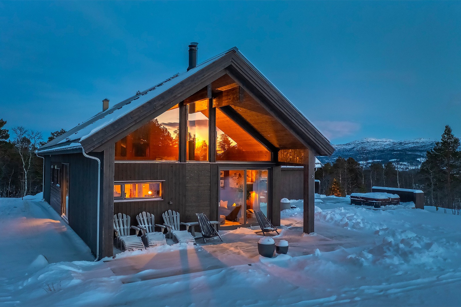 Dette er den perfekte muligheten for deg som søker kvalitet og søker seg bort fra det hverdagslige maset. En gjennomført bolig hvor det er gjort moderne og tidsriktige løsninger. Galleribilde