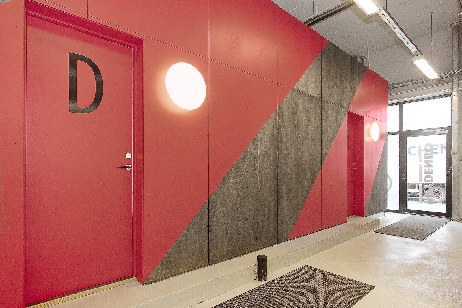 Inne med sykkel parkeringen har vi dusj og garderobe fasiliteter Galleribilde