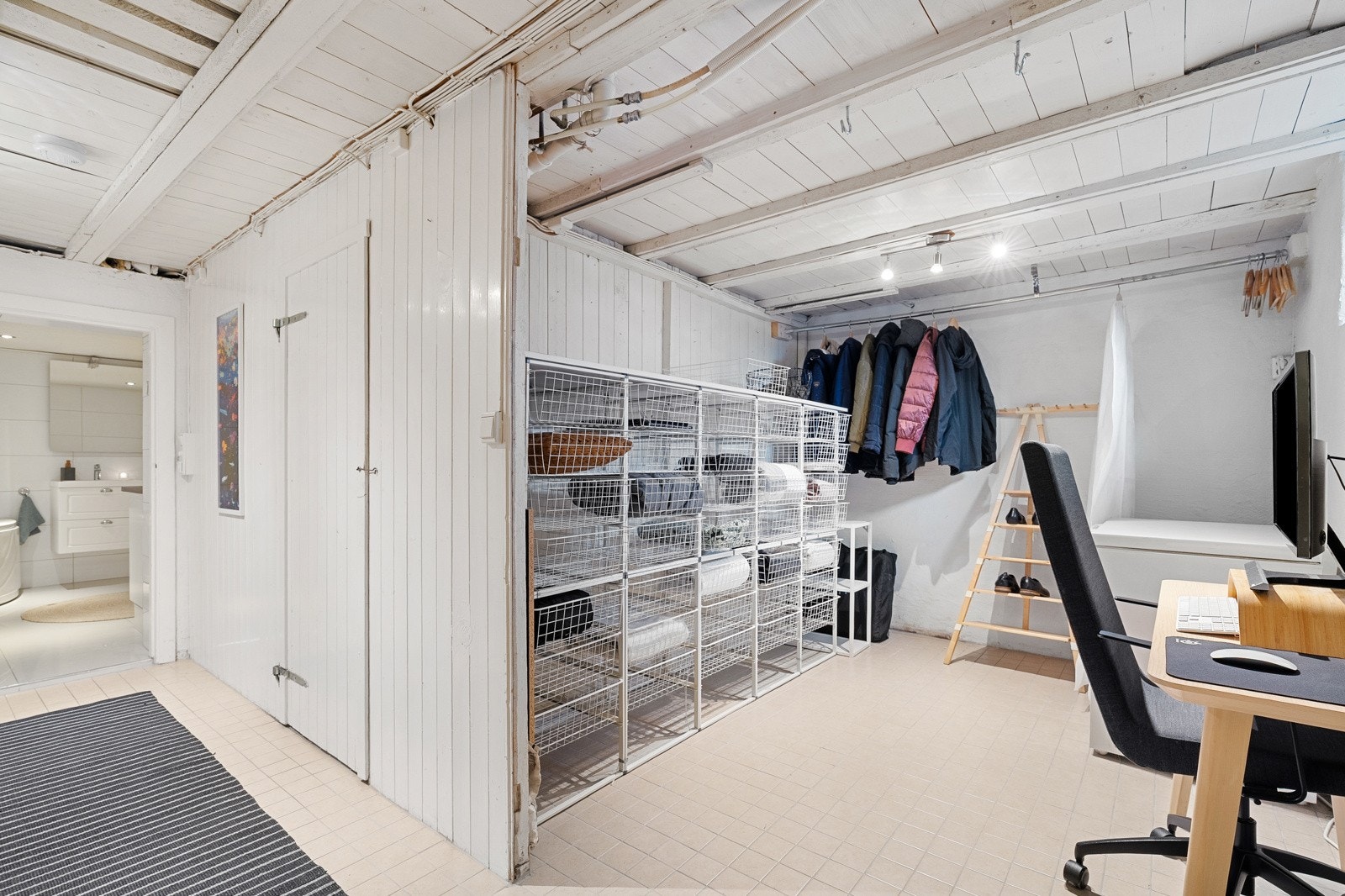 Svært gode lagringsmuligheter nede. Galleribilde