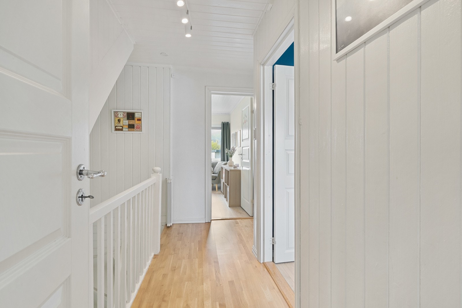 Trappegang. Familievennlig etasje med tre soverom og bad. Galleribilde