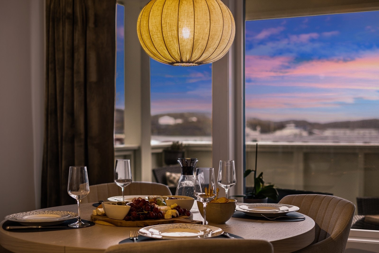 Nyt en bedre middag her. Galleribilde