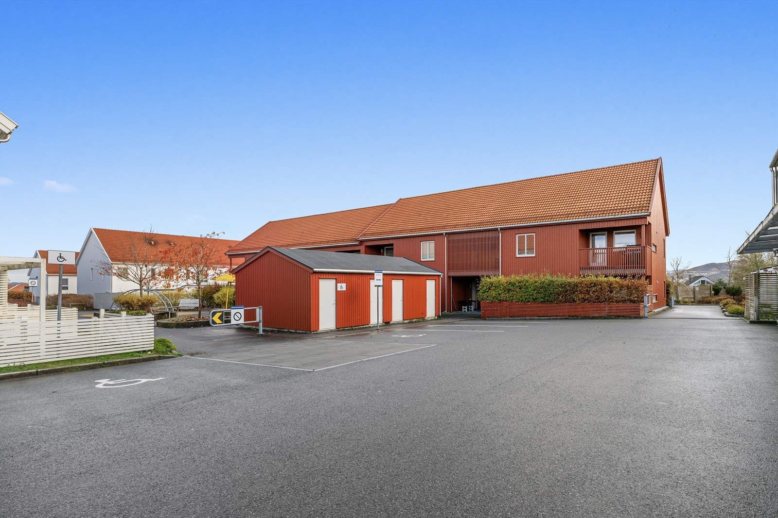 - Gjesteparkering like ved bodene - Galleribilde