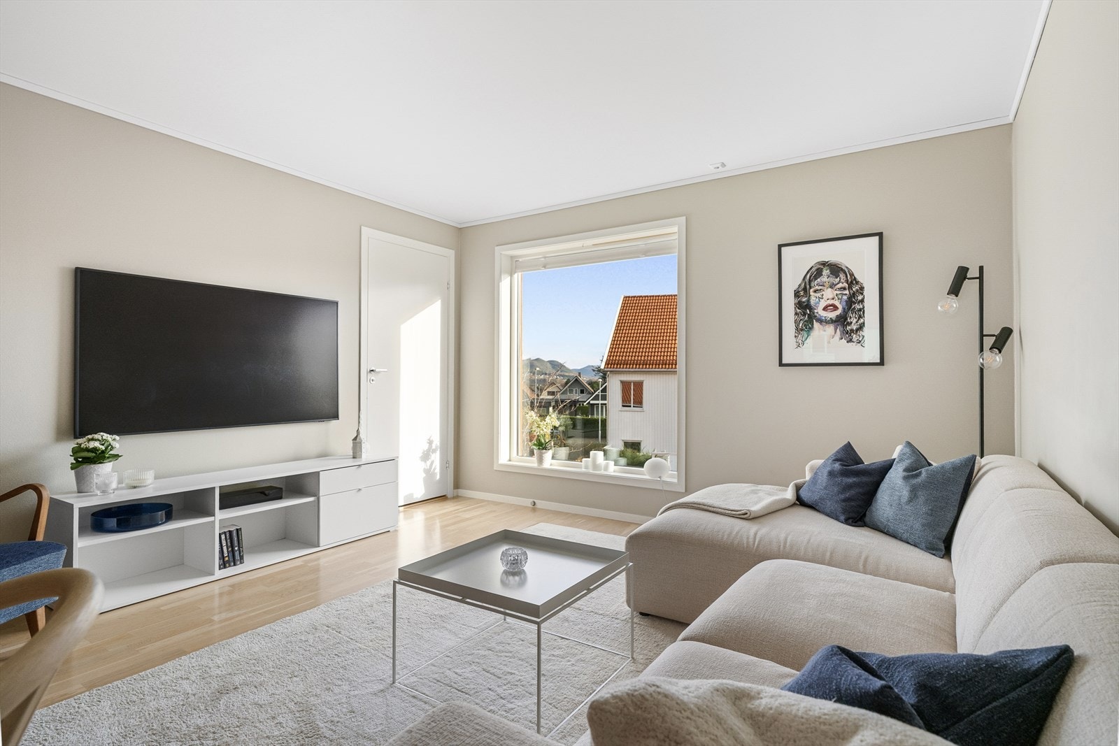 - Soverom 2 har adkomst fra stuen - Galleribilde