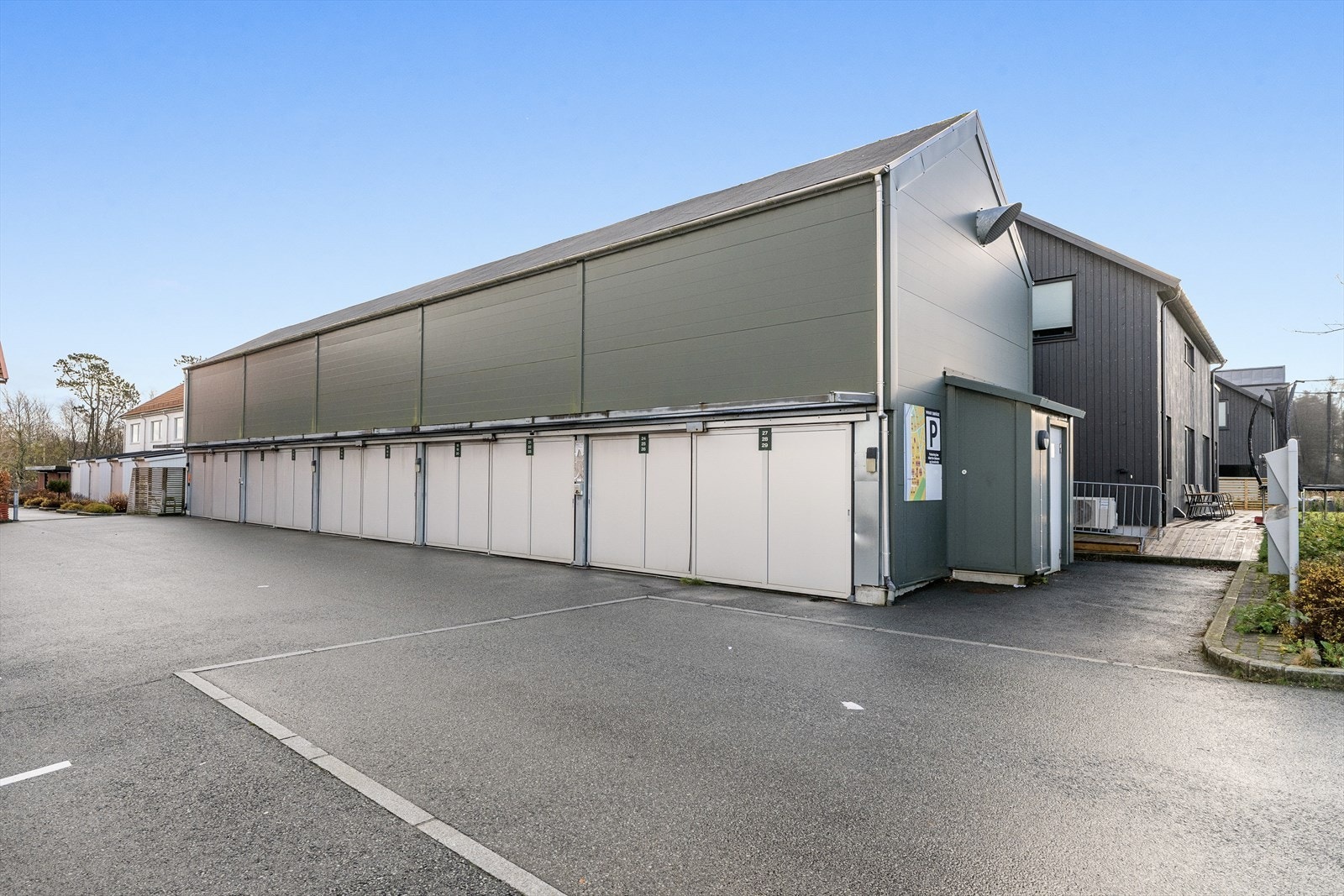 - Det er også fast plass i garasjeanlegg med bilheis - Galleribilde