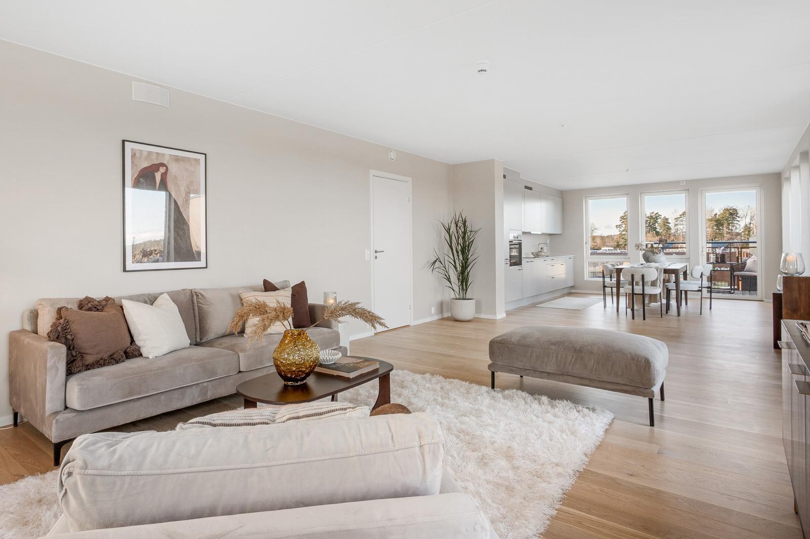 Allrommet er av god størrelse og det er flere møbleringsmuligheter! Galleribilde