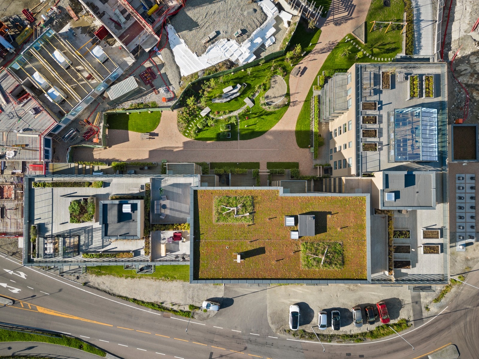 Her har du nærhet til Alti Storsenter, Vestby togstasjon, E6, treningssenter, skoler i alle trinn og barnehager. Galleribilde