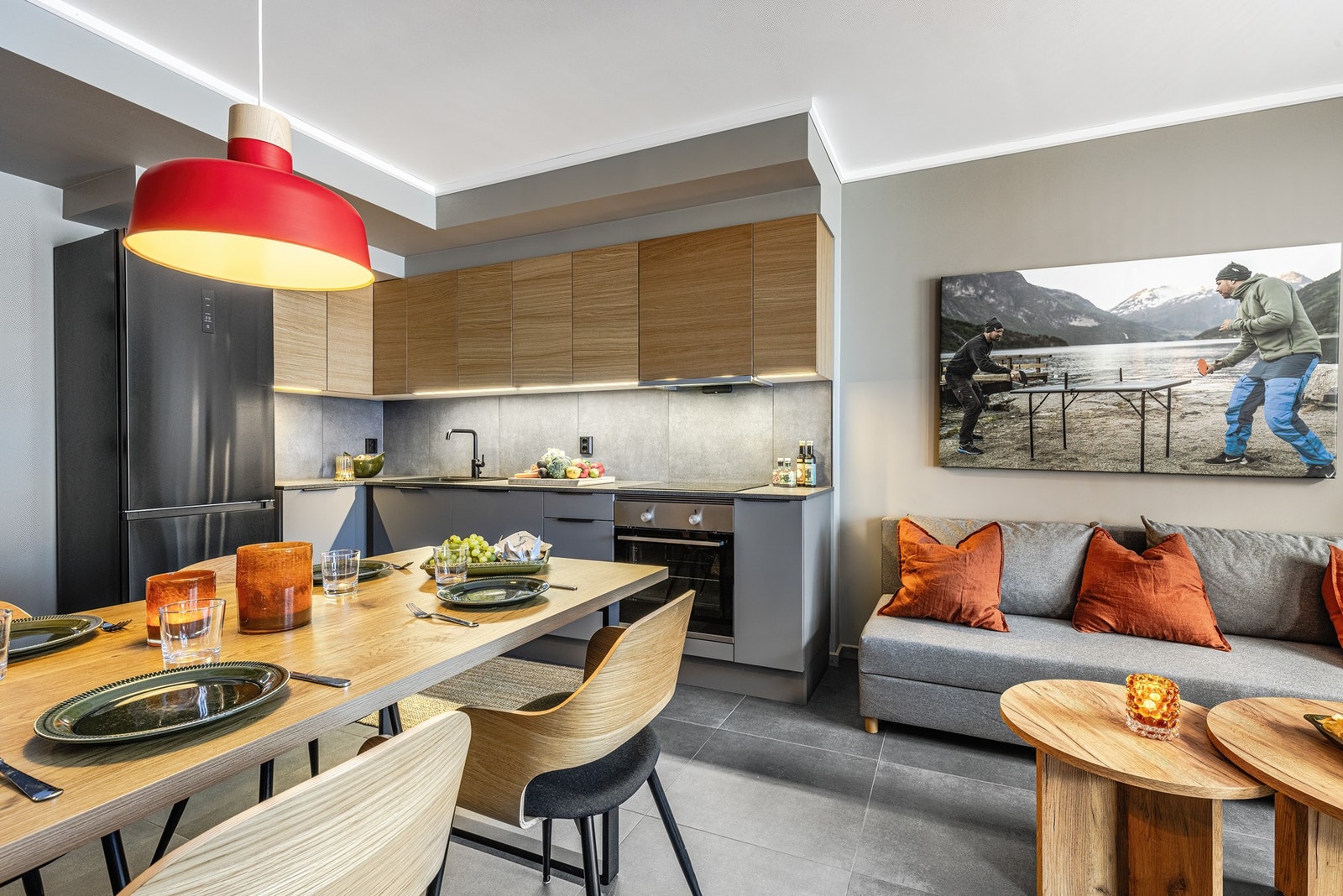 Stor spiseplass perfekt for middager med venner og familie. Galleribilde