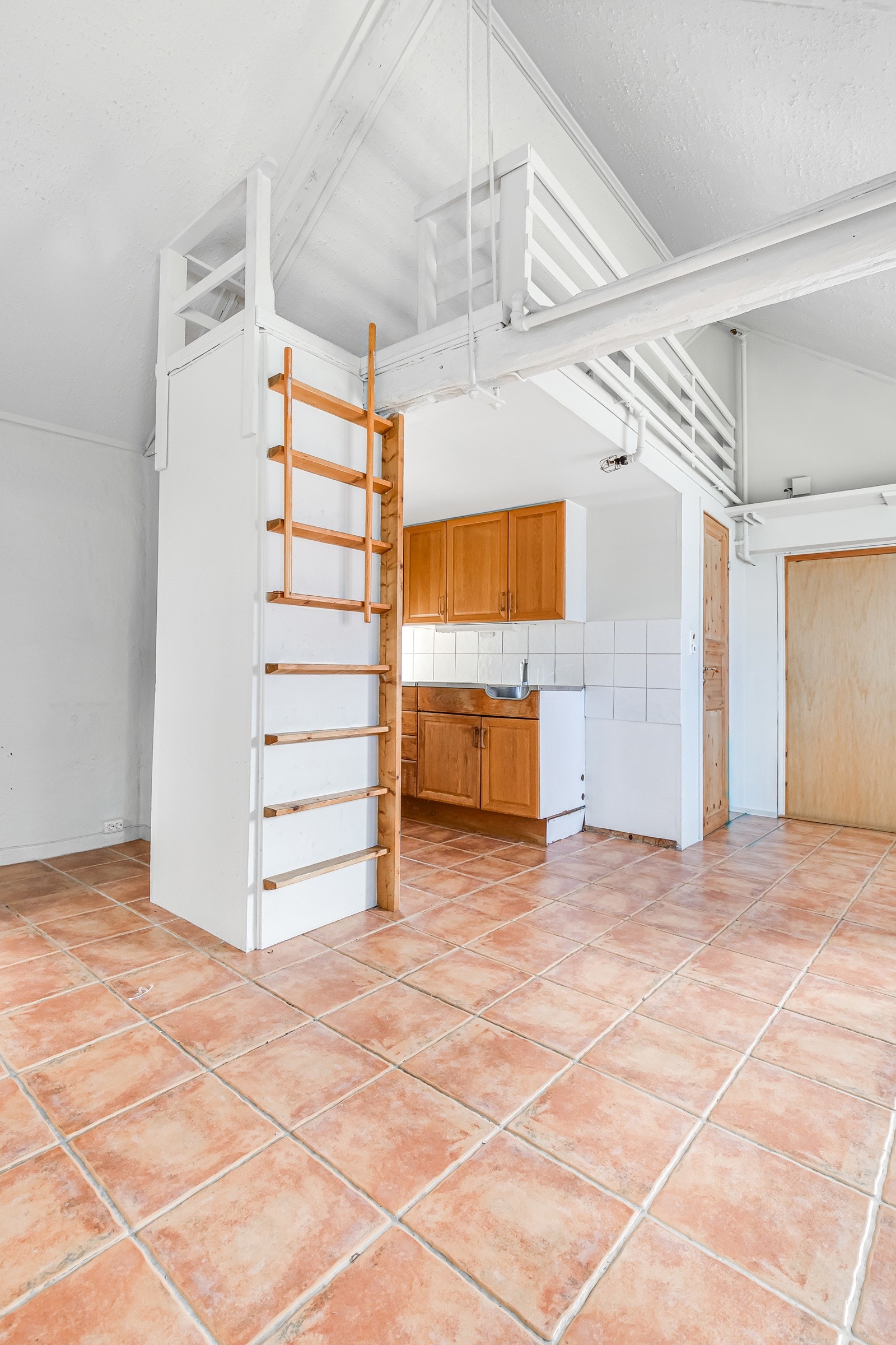 Fra stuen er det trapp opp til en hems på ca. 7m². Galleribilde