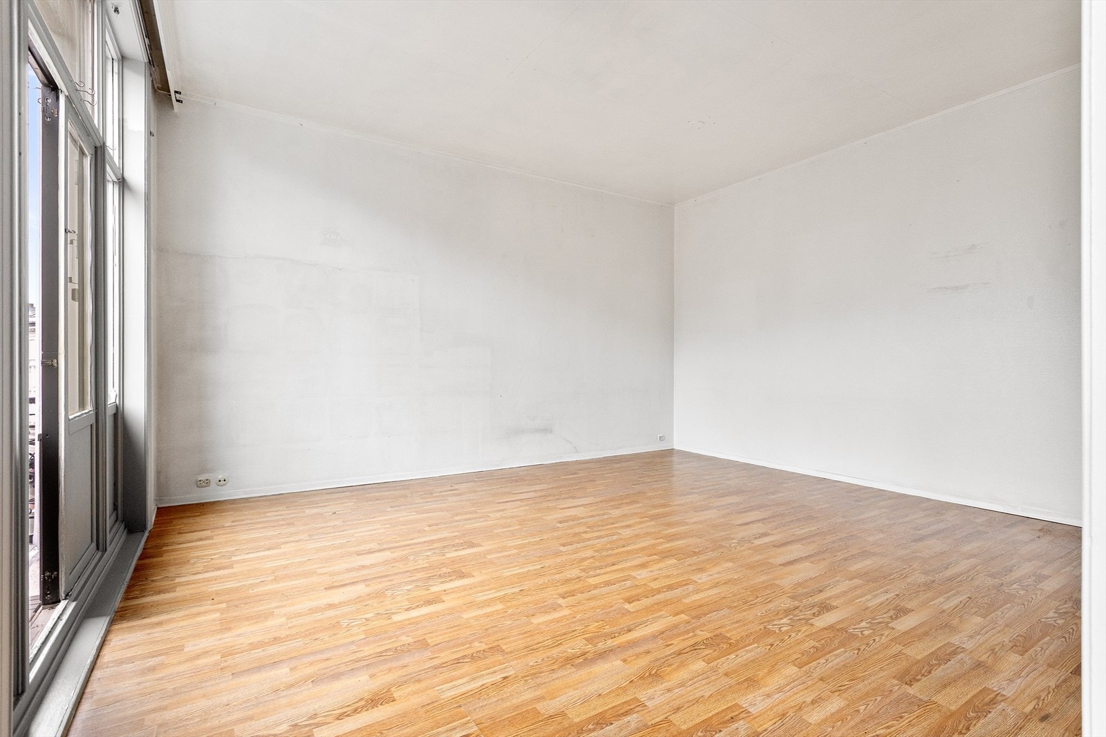 Lys og romslig stue. Galleribilde