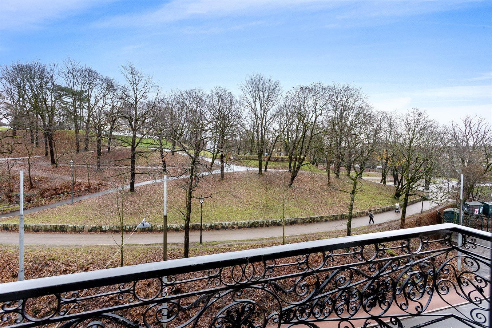 Unik utsikt mot parken. Her får du sesongens farger rett inn i leiligheten! Galleribilde