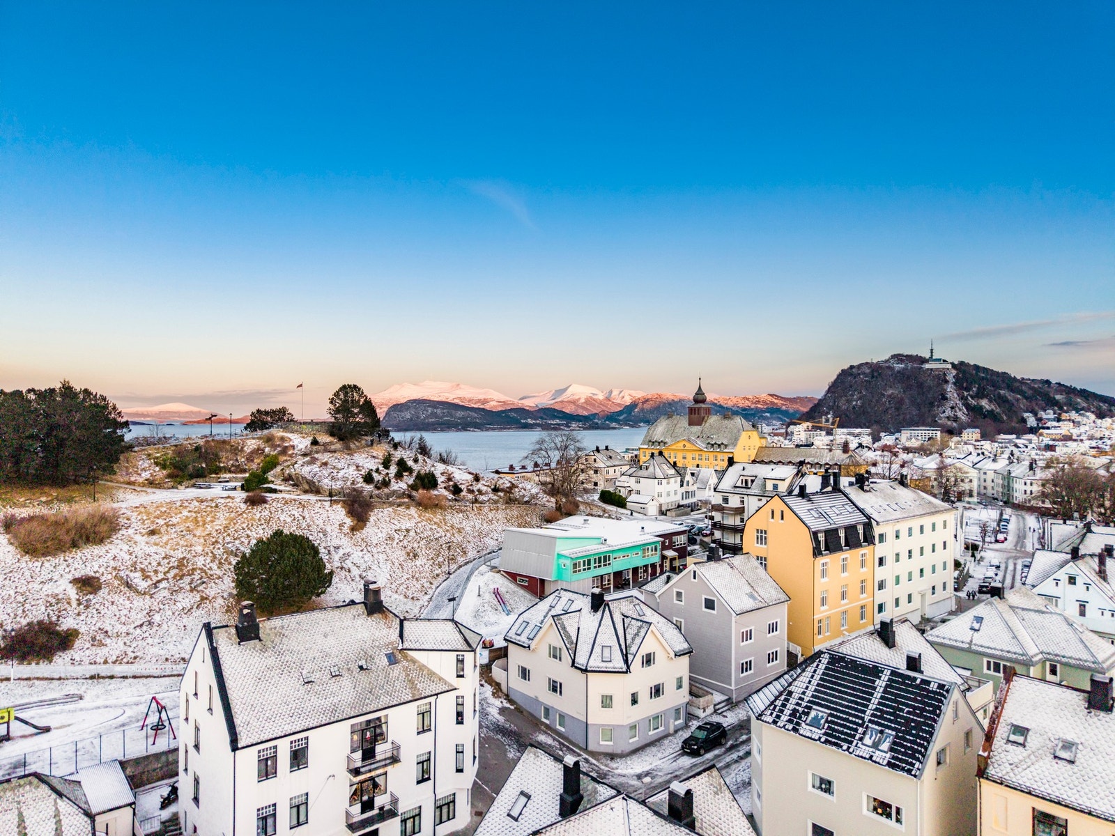 Leiligheten ligger flott til med kort avstand til flotte tur- og rekreasjonsområder på Storhaugen Galleribilde