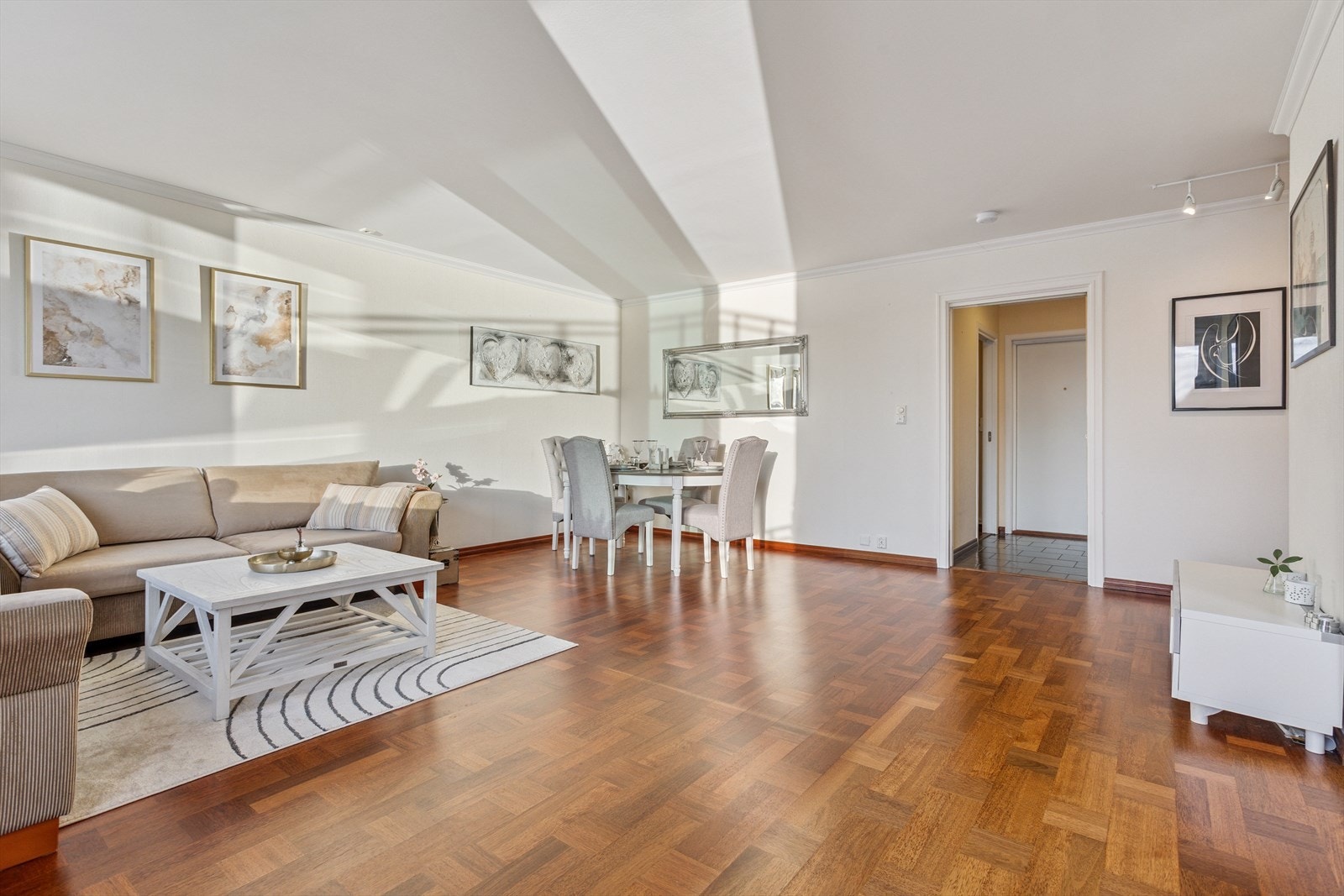 Det er ikke peis i leiligheten, men det er skorstein Galleribilde