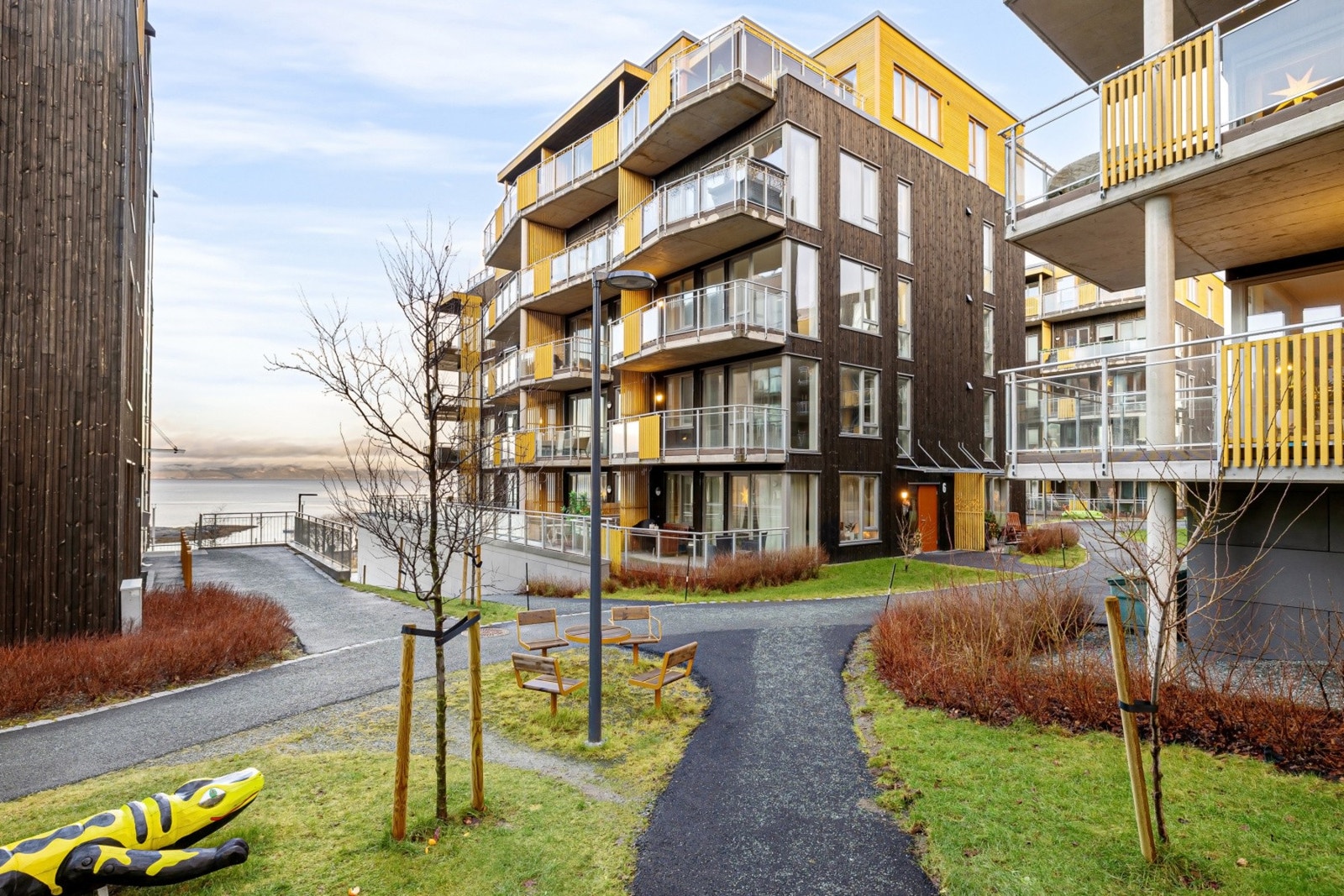 Svært trivelig og moderne boligområde med nærhet til Trondheimsfjorden og fine avstander til ulike fasiliteter. Galleribilde