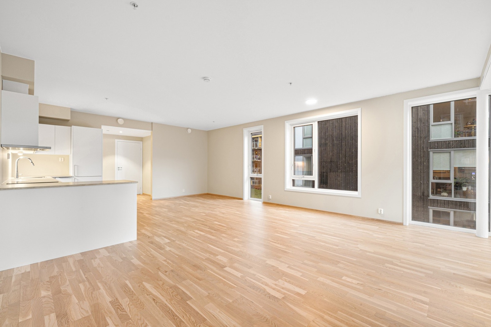 Videre har du naturlig overgang til kjøkken og spisestue seksjon. Galleribilde