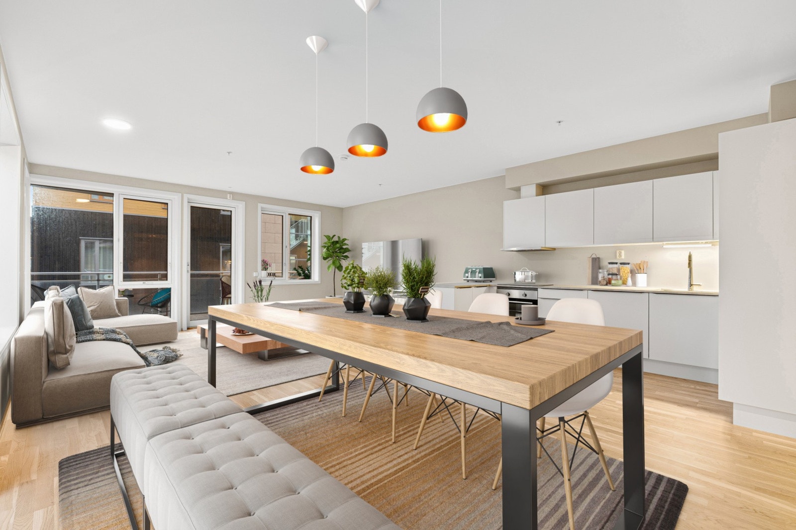 Rommet gir naturlige innrednings seksjoner. Galleribilde