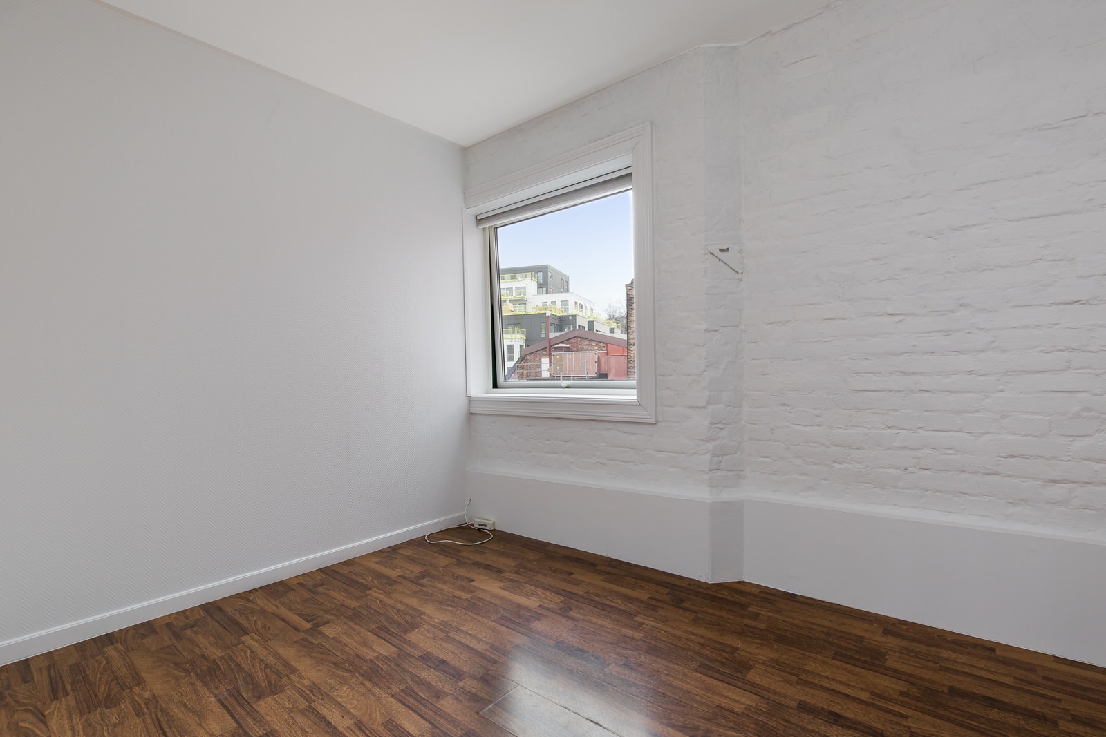 Soverrom 2 - lyst og romslig med plass til dobbeltseng Galleribilde