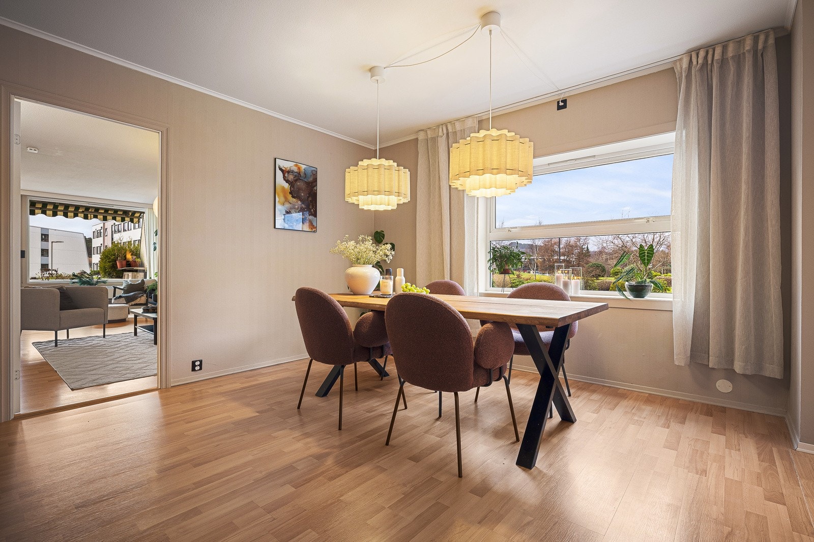 Her er det god plass til spisestue. Galleribilde