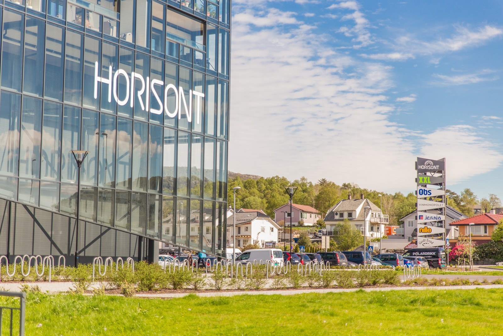 Innen kort avstand finner du flere store kjøpesentre - Åsane Storsenter, Gullgruven og Horisont Galleribilde