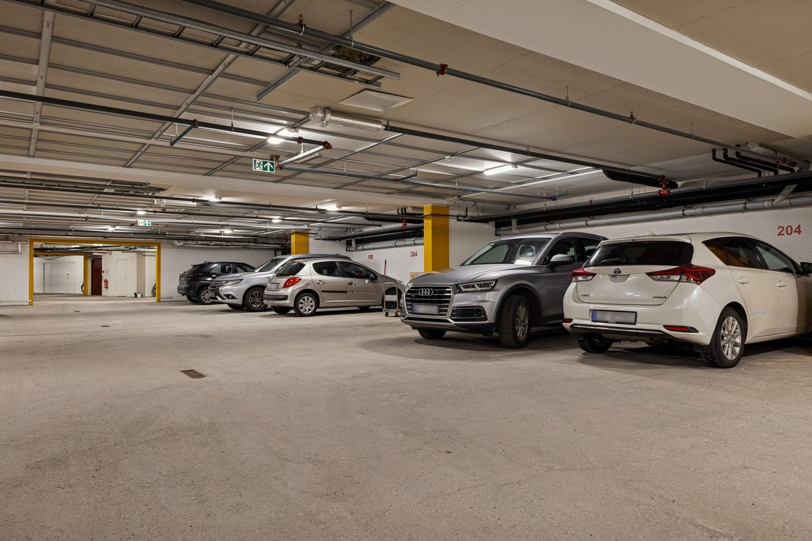 Fast parkeringsplass i garasjekjeller Galleribilde