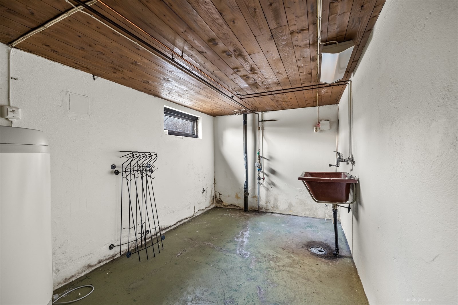 Vaskekjeller med utslagsvask. Galleribilde