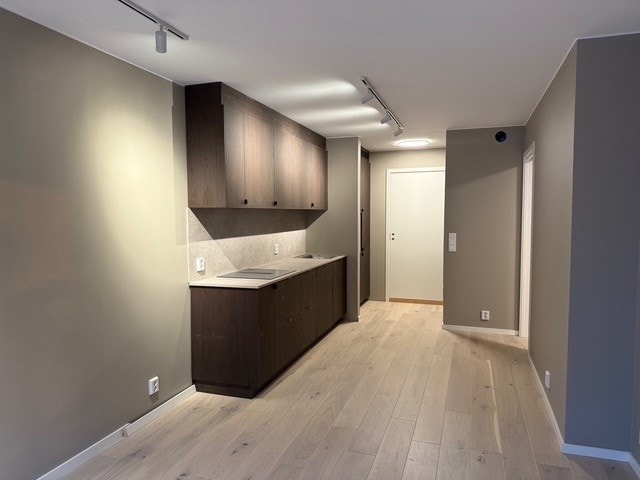 Lekkert kjøkken, rikelig med oppbevaring. Galleribilde