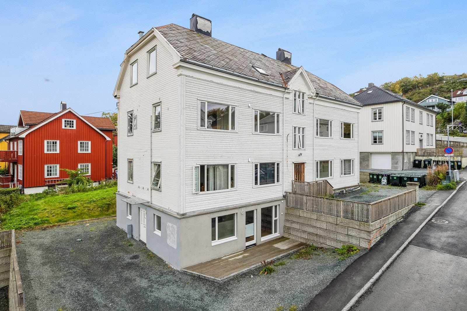 Fasaden. Leiligheten ligger i 2. etasje til høyre. Galleribilde