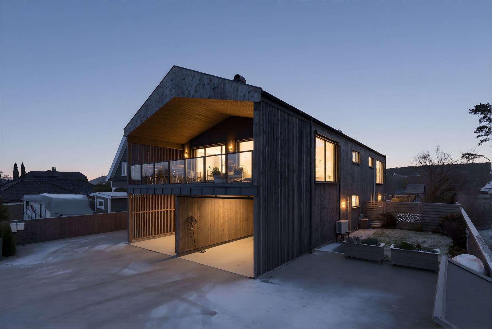 Boligen har en attraktiv og sentral beliggenhet i et barnevennlig område på Gråtenmoen, ca. 3 km fra Skien sentrum med alle fasiliteter. Galleribilde