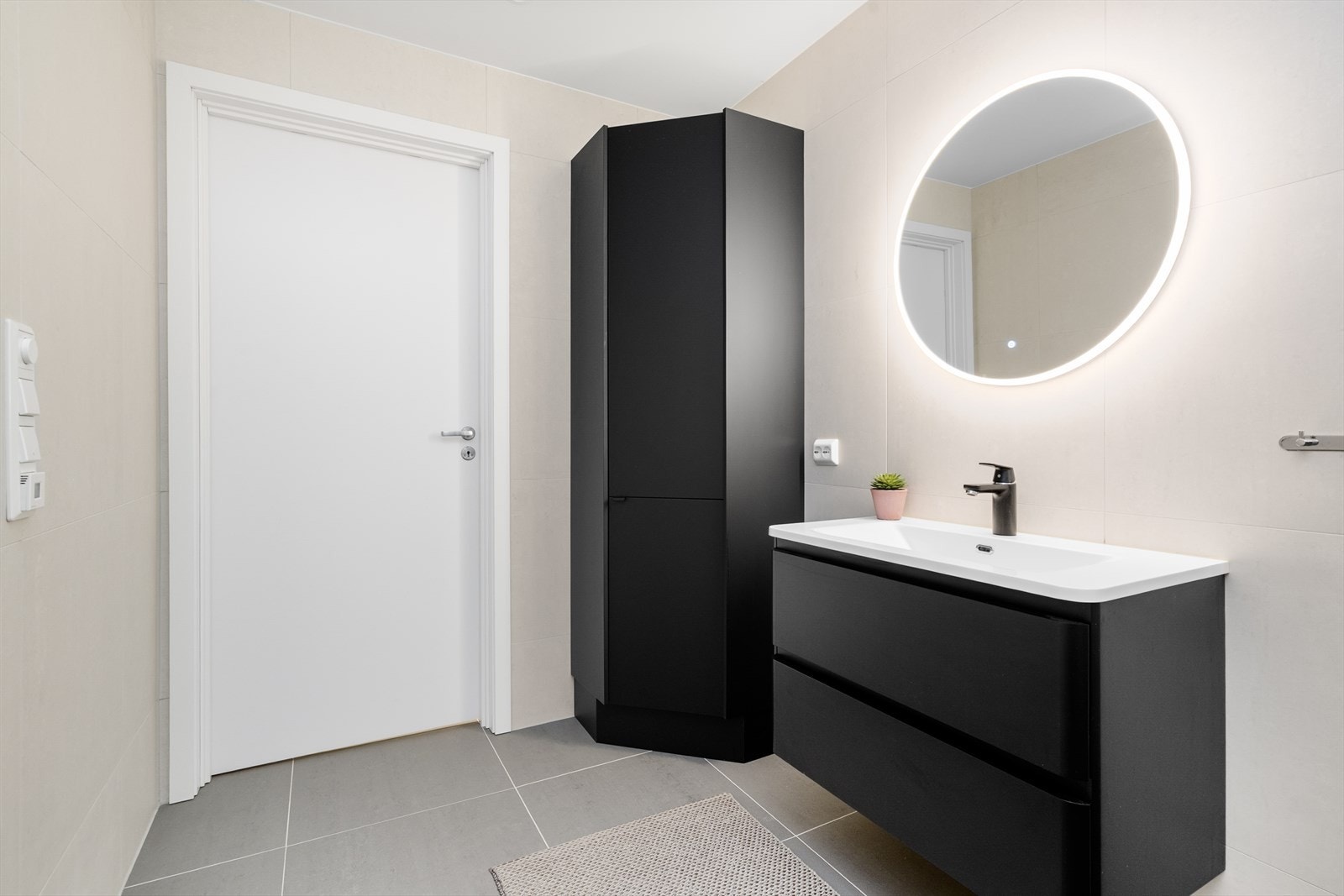 I praktisk tilknytning til badet i 1. etasje ligger vaskerommet. Galleribilde