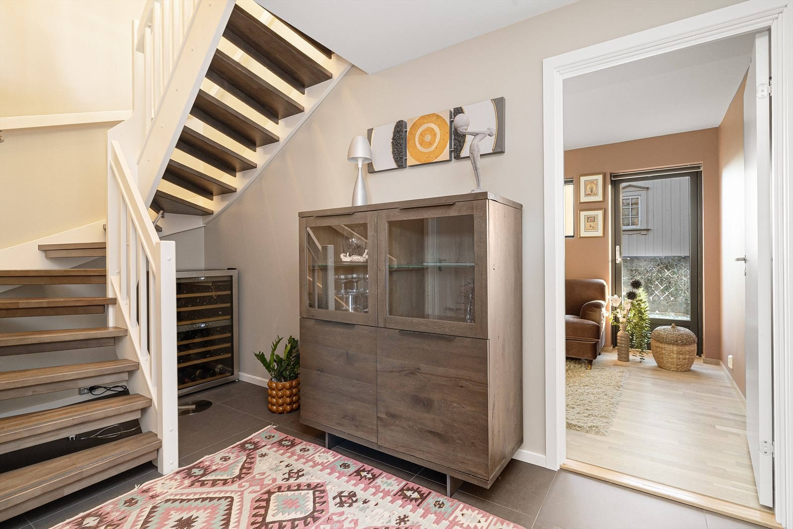 Malt tretrapp opp til boligens 2. etasje. Galleribilde