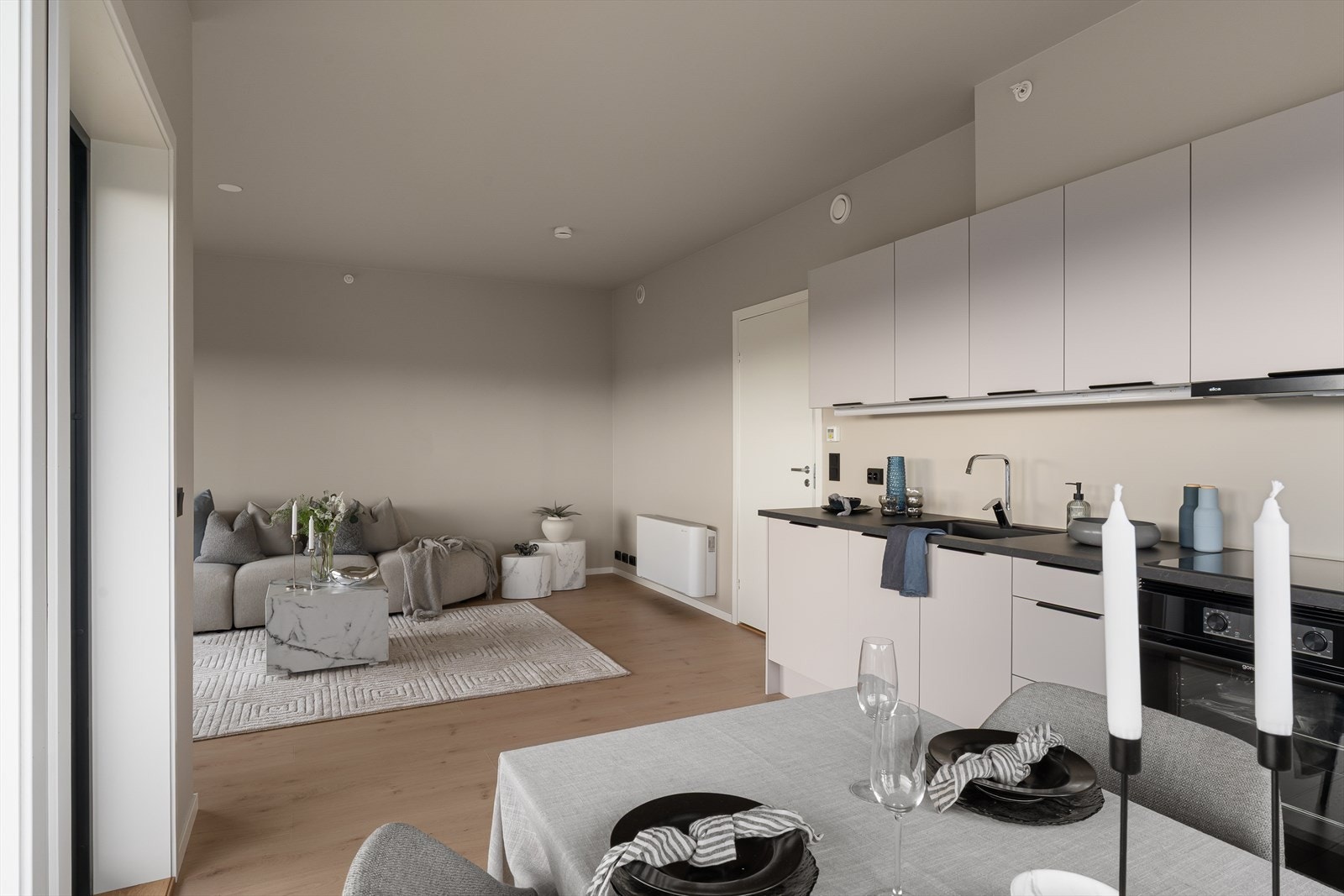 Samtidig som man har nok benkeplass til å lage mat på. (bilde fra H0301) Galleribilde