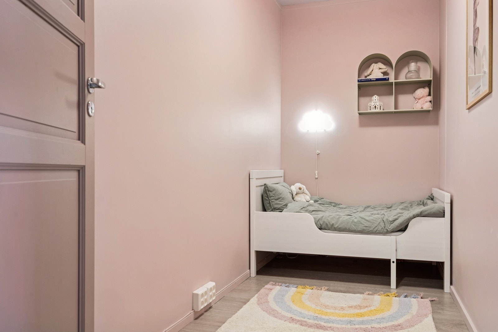 I tillegg disponerer boligen et lite ekstra rom som egner seg godt som bod, kontor eller fleksibelt bruksrom etter behov. Galleribilde