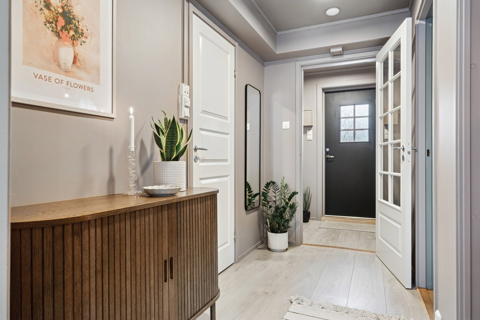 Boligen har en innbydende entré som gir et godt førsteinntrykk ved ankomst. Galleribilde