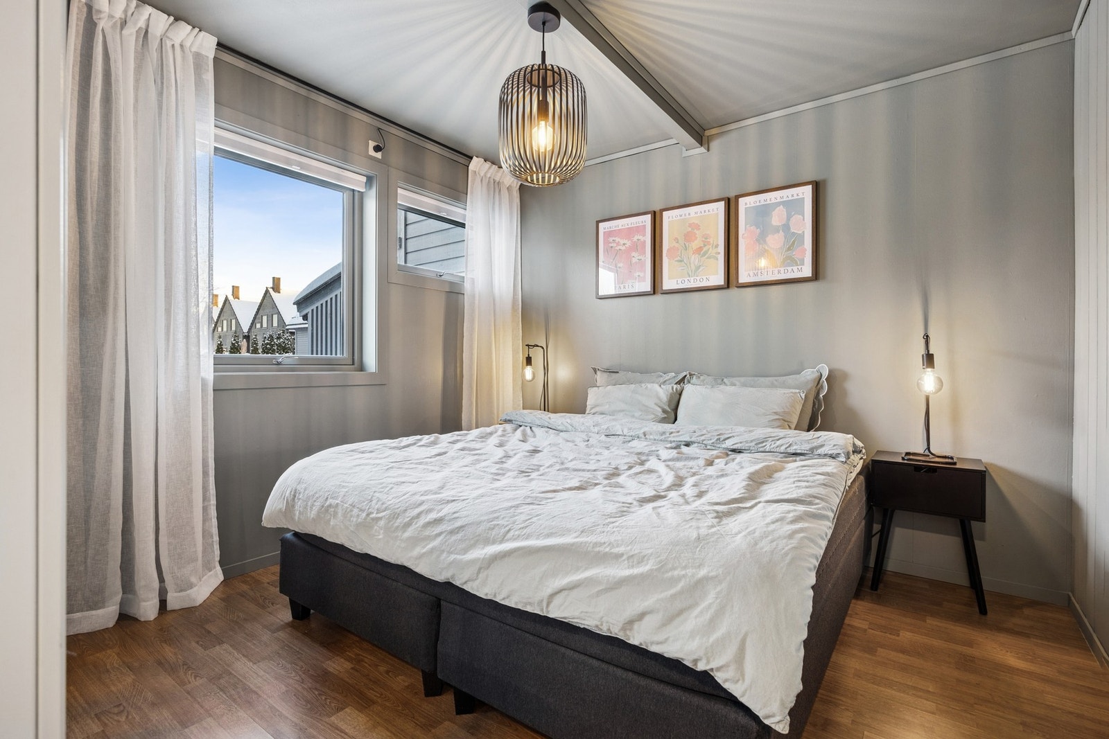 Soverommet har en god størrelse med plass til dobbeltseng og garderobeløsning. Galleribilde