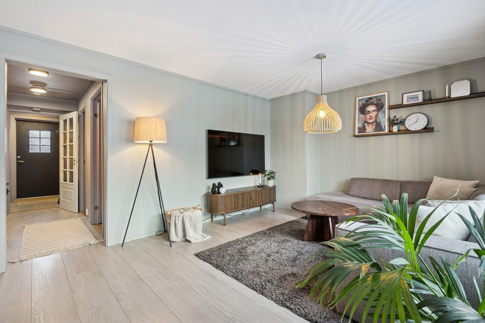 Leiligheten har et totalt bruksareal på 86 m² og byr på en funksjonell og gjennomtenkt planløsning. Galleribilde