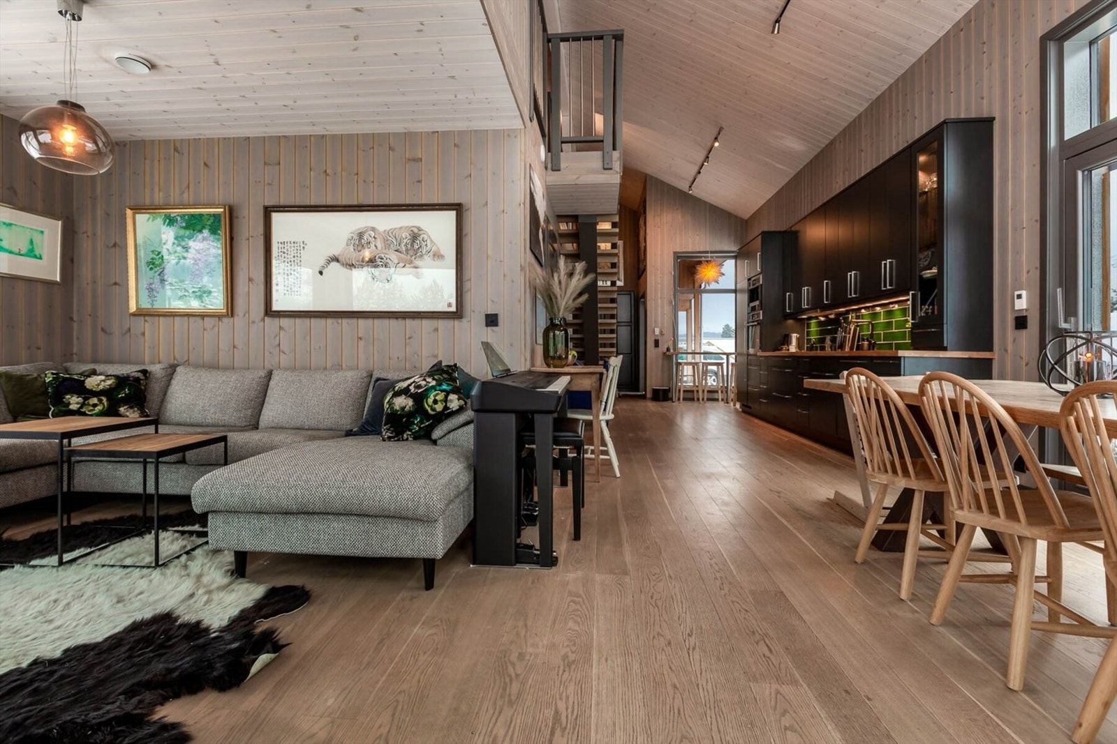 Åpen stue- kjøkkenløsning. Galleribilde