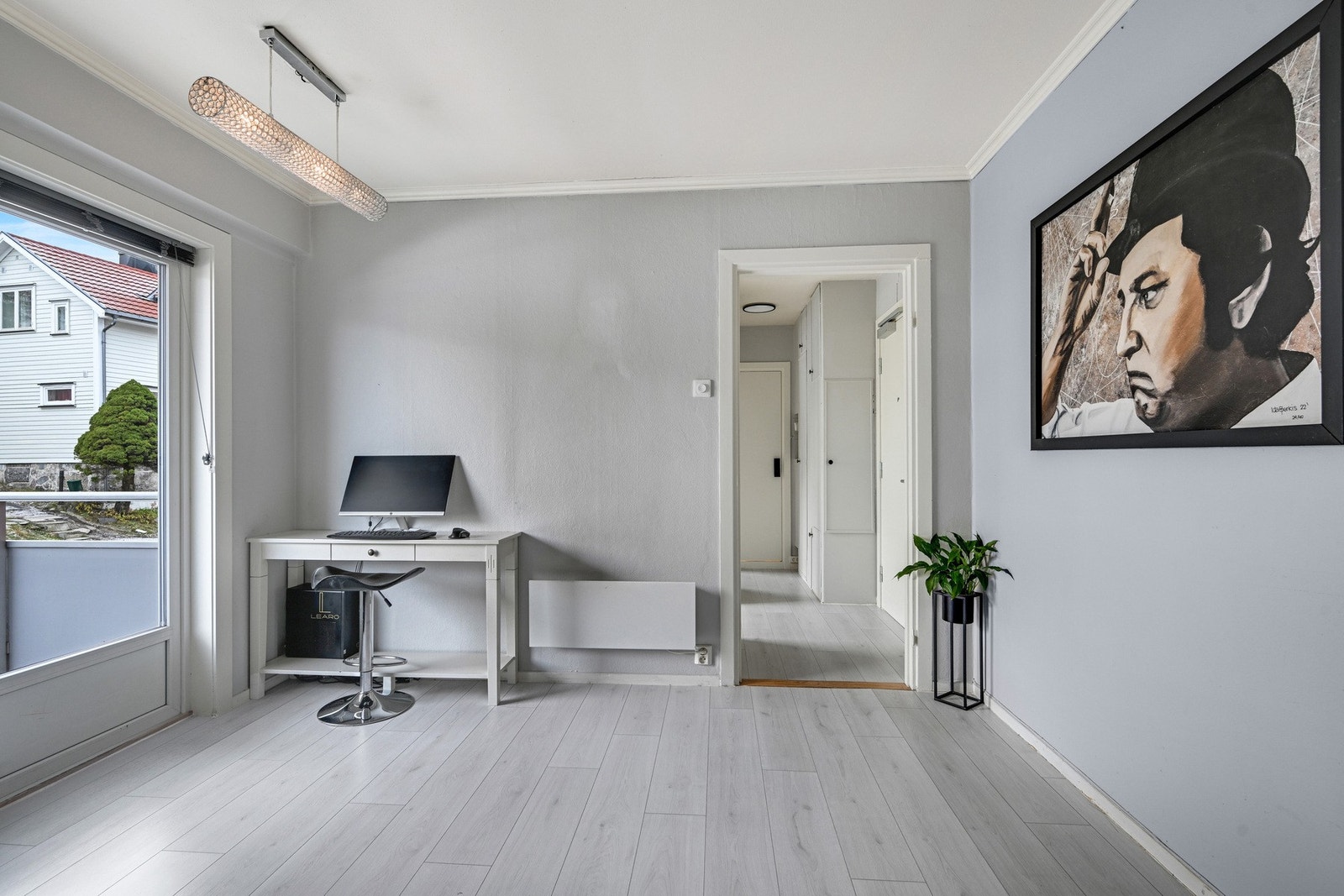 Fra stuen er det utgang til en overbygd balkong Galleribilde