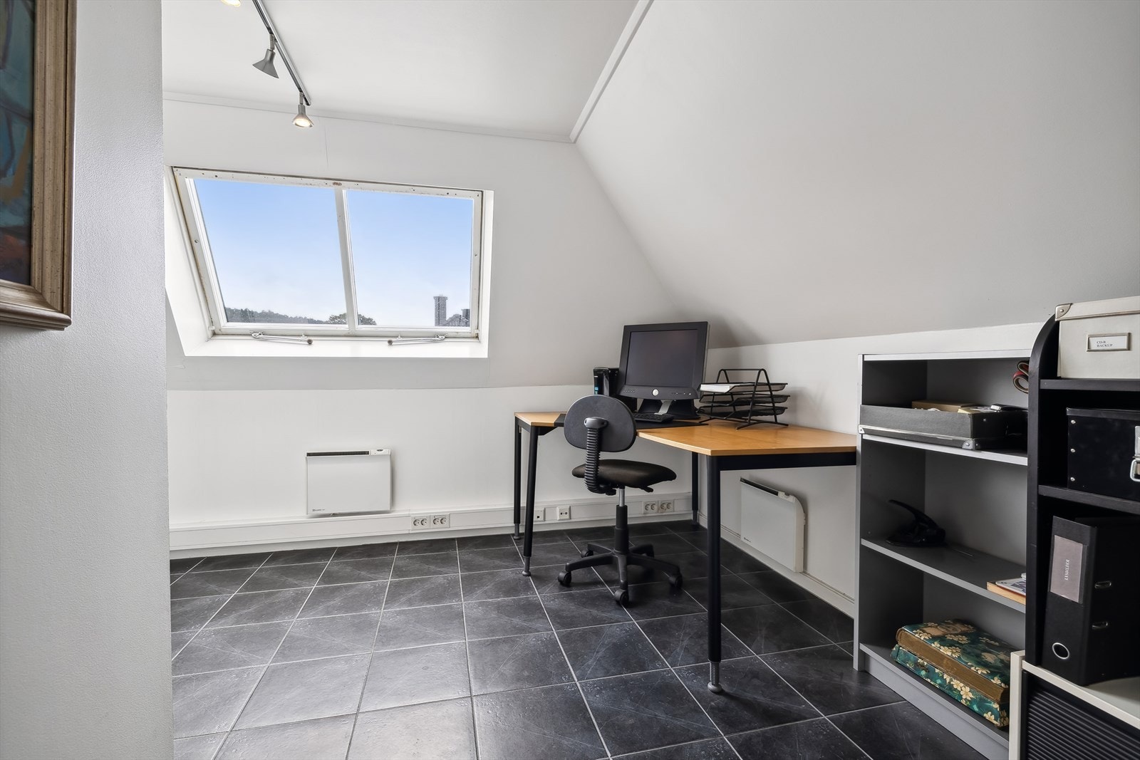 Kontor i loftetg. Galleribilde