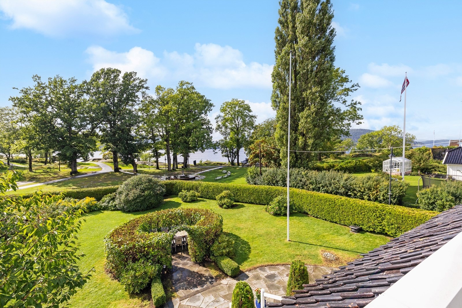 Utsikt fra terrassen i 2. etg. Galleribilde