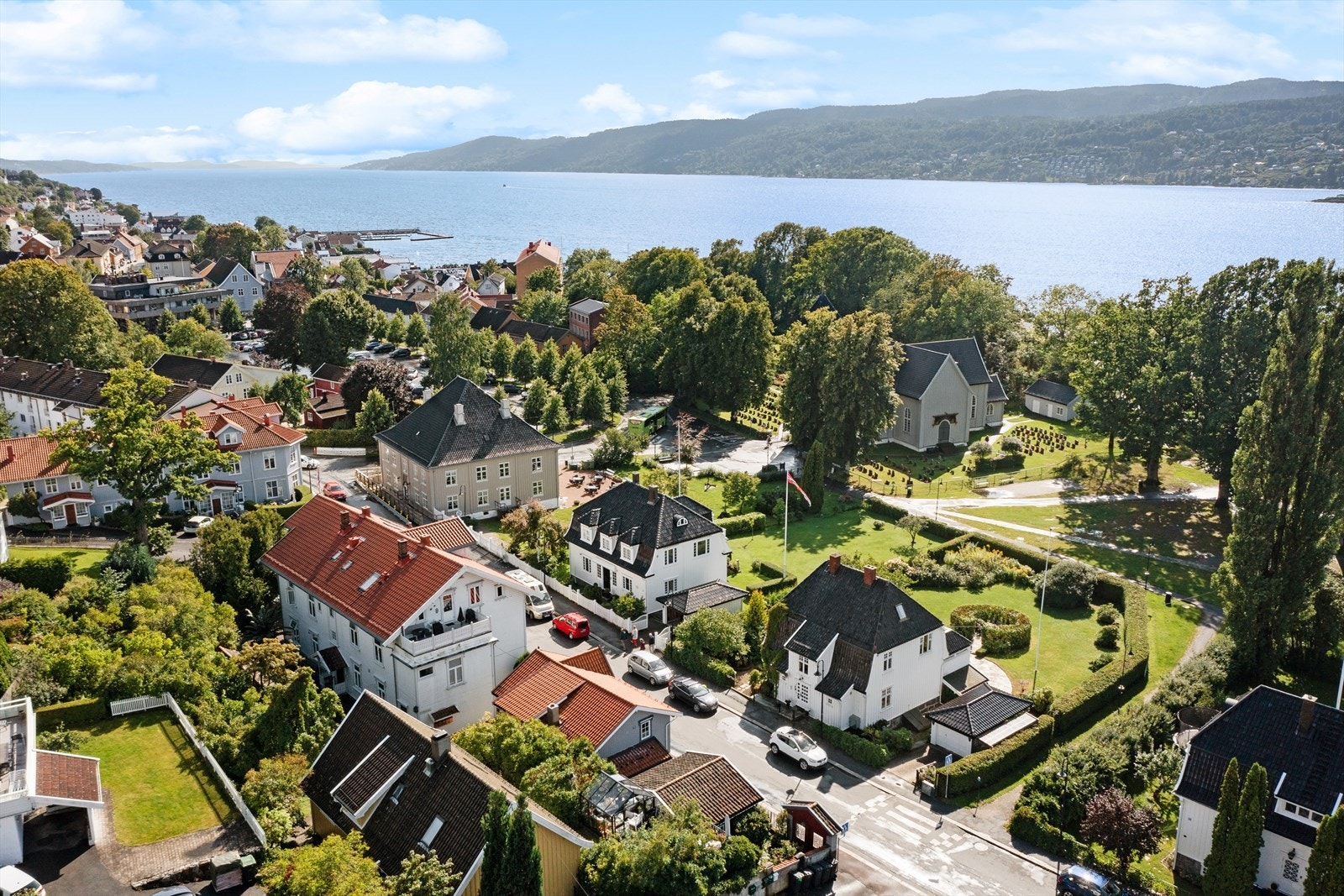 Eiendommen har en meget flott beliggenhet og kort avstand til Oslofjorden Galleribilde
