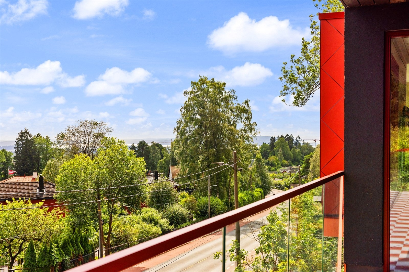 Fra balkongen har du nydelig utsikt mot Oslofjorden. Galleribilde