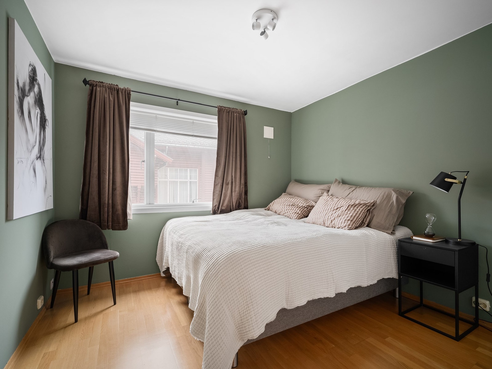 Hovedsoverommet er av god størrelse - oppmålt til ca. 11 kvm. Galleribilde