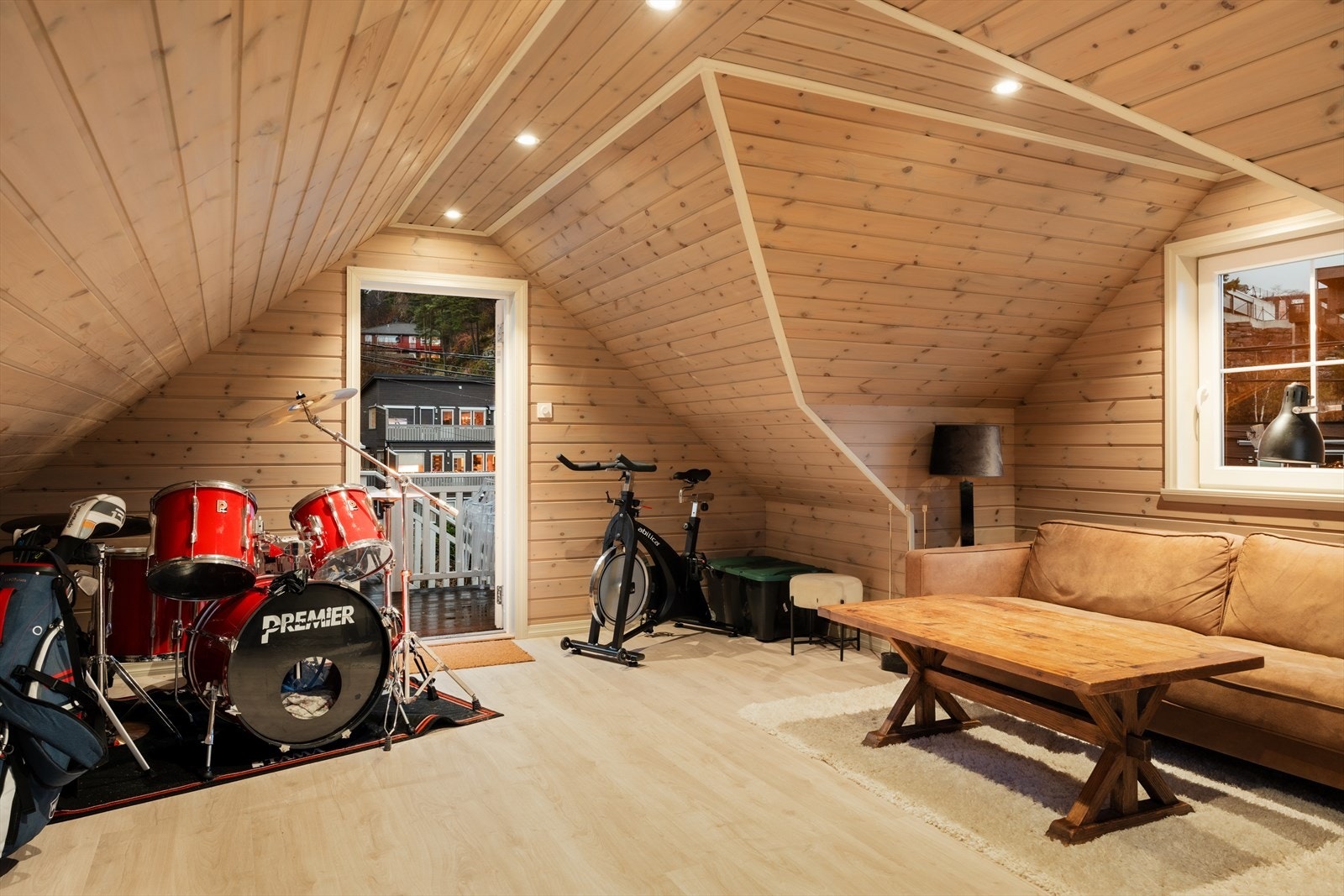 Loft over garasjen. Galleribilde