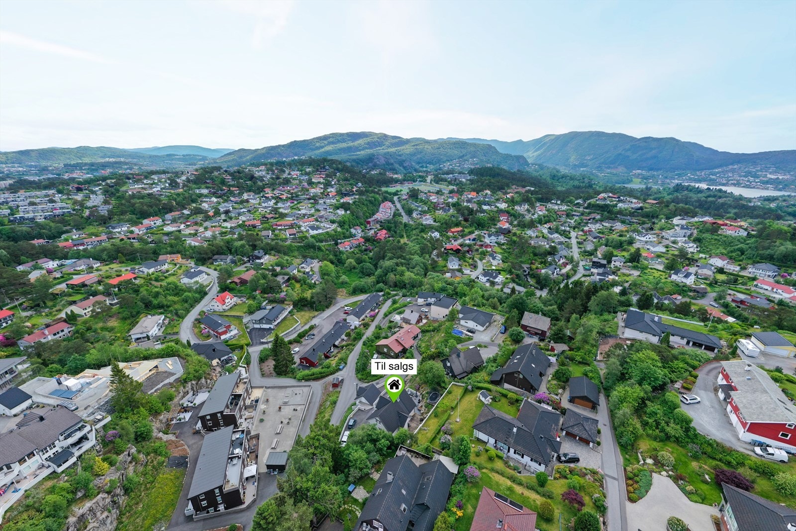 Boligen har en sentral plassering på Tertnes. Kort vei til barnehage, skoler, butikk m.m. Galleribilde